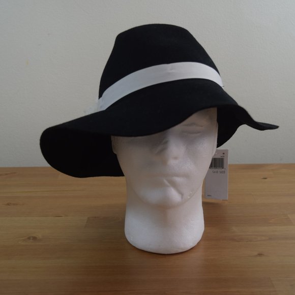 August Hats It Girl 3 Pom Large Wool Fedora Black main image 5